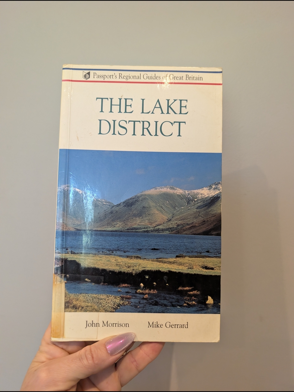 The Lake District Paperback Travel Guide - Blue & White Cover